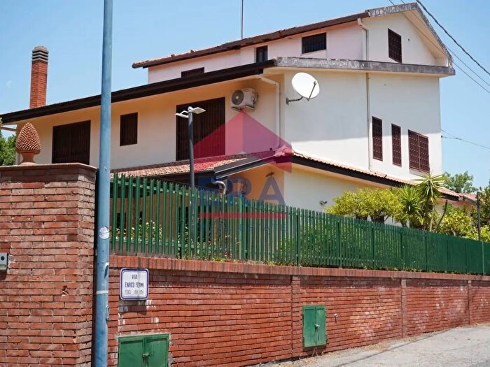 Casa con 10 locali in vendita in Via Archimede, Pedara