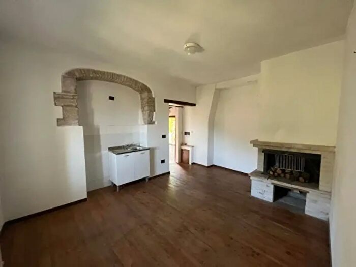 Casa trilocale in vendita in Via Borgo Rovere di Champeaux, Campello Sul Clitunno