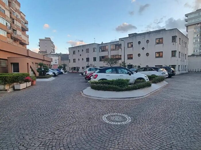 Appartamento con 5 locali in vendita in Via Francesco Maria Alias, Palermo