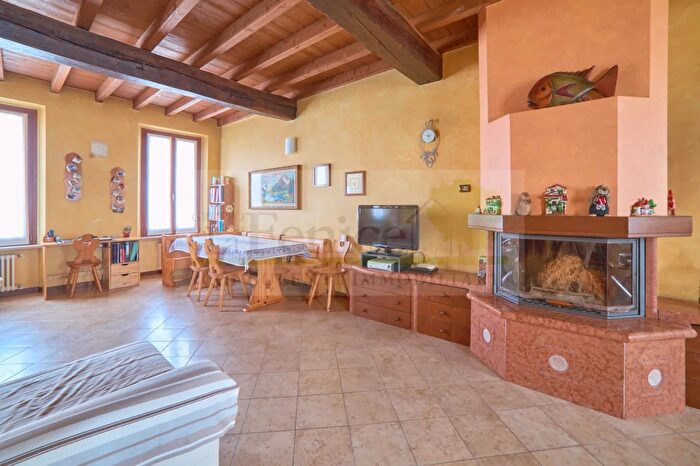 Appartamento quadrilocale in vendita in Via Mantova, Castel Goffredo