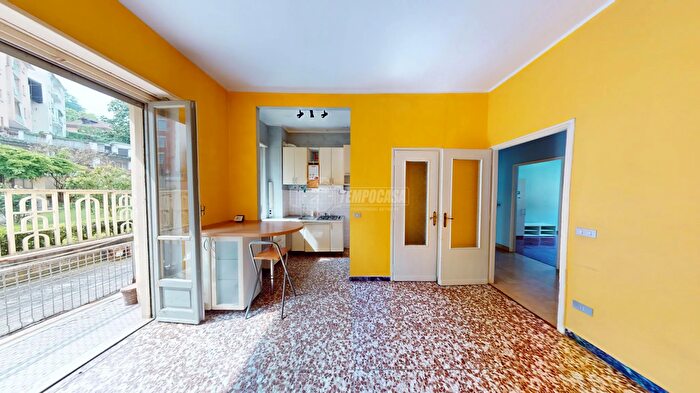 Appartamento trilocale in vendita in Via Lomellina, Torino