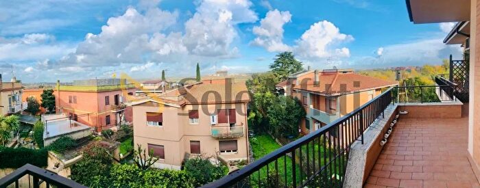 Appartamento quadrilocale in affitto in Via Bondeno, Roma