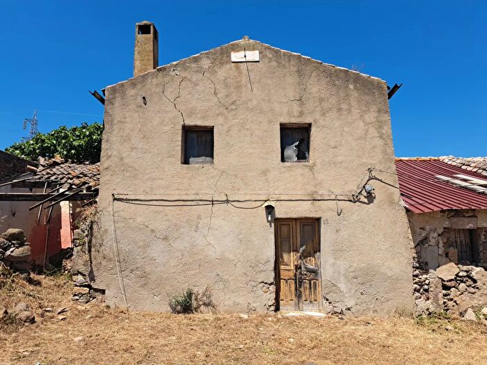 Casa con 6 locali in vendita in Villaperuccio