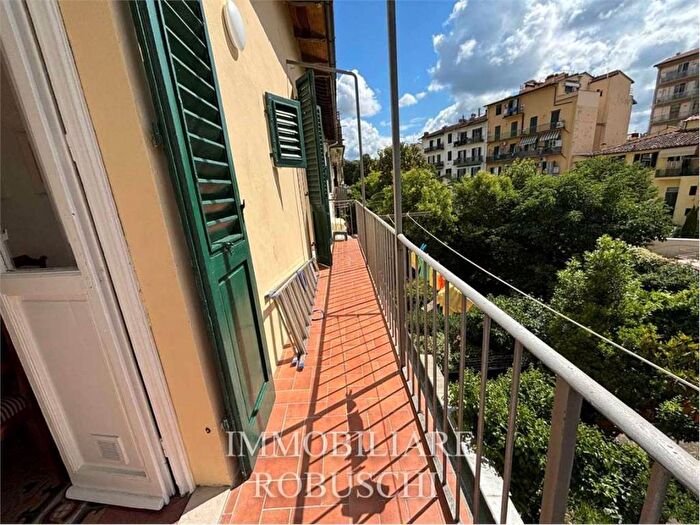 Appartamento quadrilocale in affitto in viale volta, Campo di Marte, Firenze