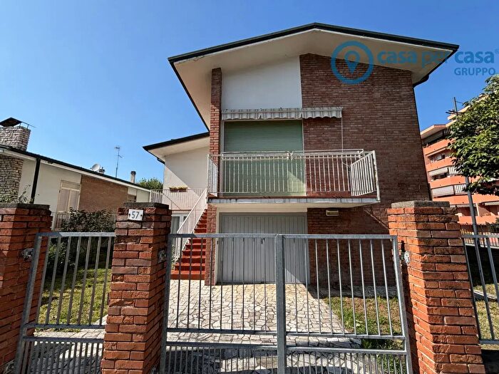 Casa quadrilocale in vendita in Rovigo