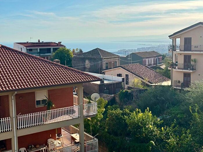 Appartamento con 5 locali in vendita in Via Tripoli, Aci Castello