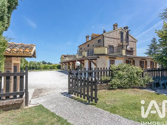 Casa con 14 locali in vendita in Frazione Contrada Santa Maria, Montegranaro