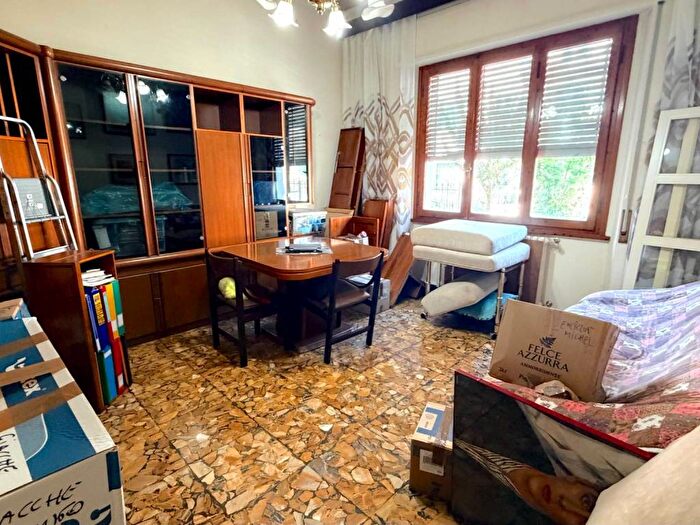 Appartamento trilocale in affitto in Via Santorre Santarosa, Chiesanuova, Prato