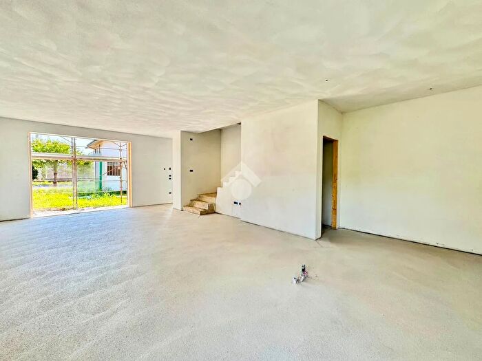 Casa quadrilocale in vendita in Via Rinalda, Pianezze