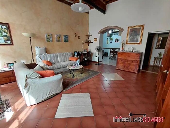 Appartamento con 6 locali in vendita in Colle Di Val D'Elsa