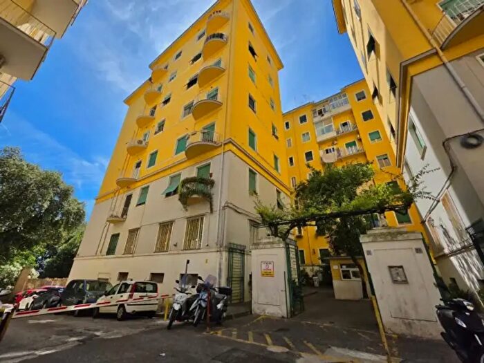 Appartamento trilocale in vendita in Piazza Leonardo, Napoli