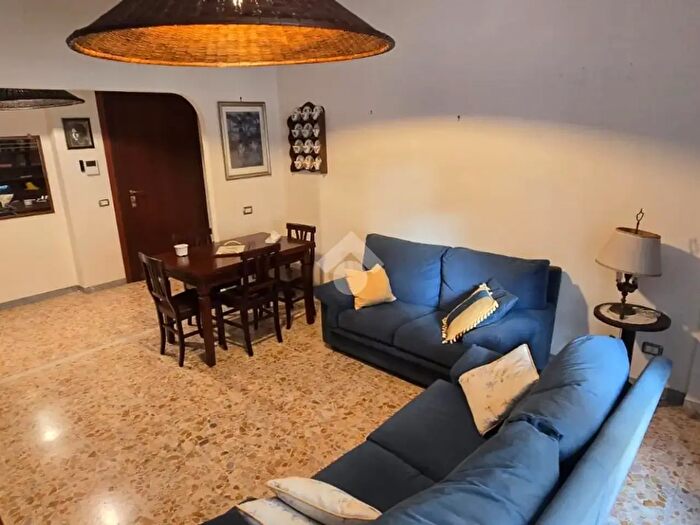 Appartamento trilocale in affitto in Via delle Baleari, Roma