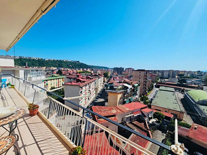 Appartamento con 6 locali in vendita in Via Pietro Metastasio, Napoli