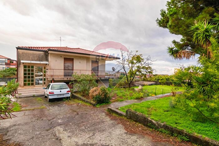 Casa con 6 locali in vendita in Via Bologna, Mascalucia