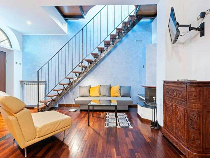 Appartamento trilocale in affitto in Via Melchiorre Gioia, Isola, Milano