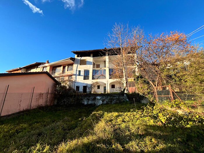 Casa con 6 locali in vendita in Via Gaeta, Val di Chy