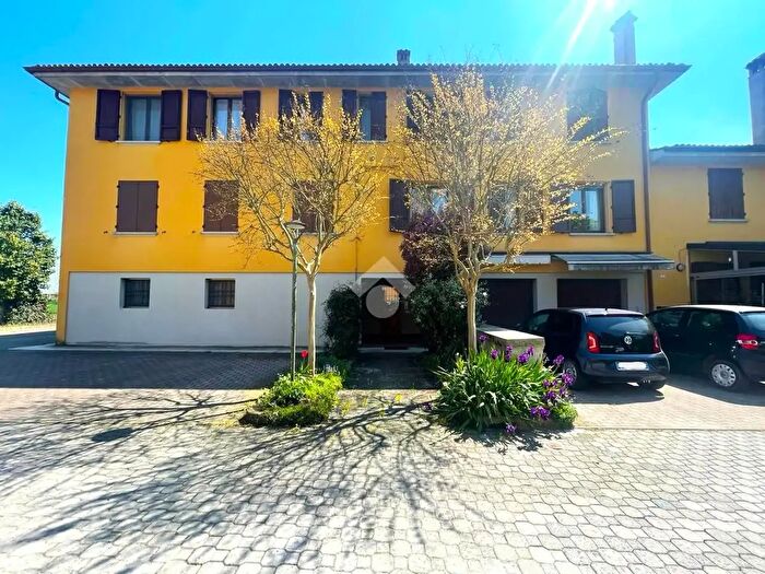 Appartamento con 6 locali in vendita in Via Valli, Calderara Di Reno