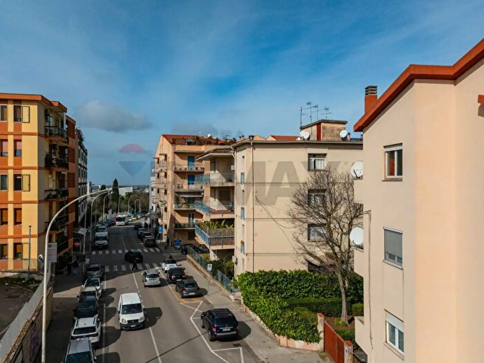 Appartamento con 10 locali in vendita in Via Enrico De Nicola, Sassari