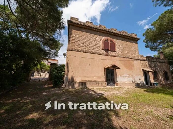 Casa con 6 locali in vendita in Via degli Orti, Alghero