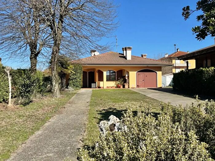 Casa quadrilocale in vendita in Via Trieste, Solesino