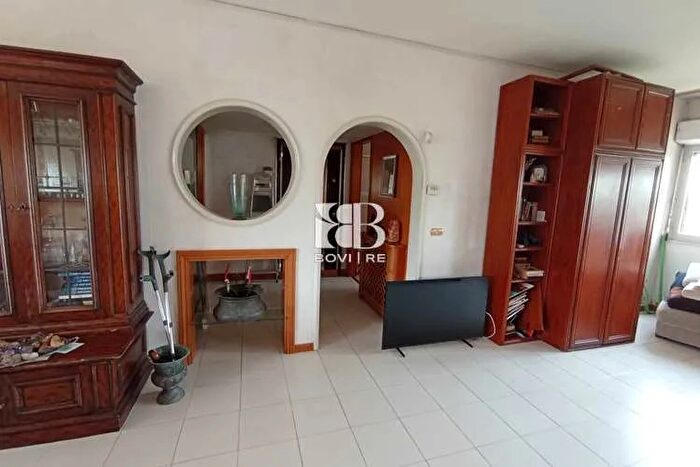 Appartamento con 5 locali in vendita in RomaFonte Ostiense, Roma