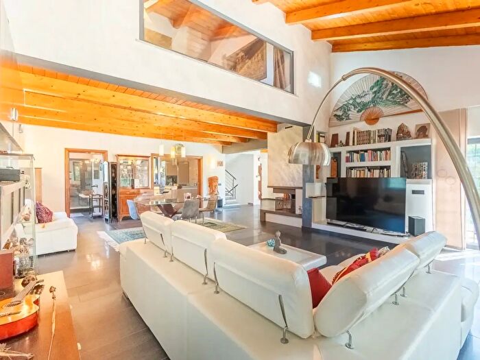 Casa con 10 locali in vendita in Via San Raffaele Cimena, Roma