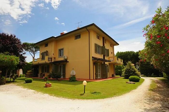 Casa con 7 locali in vendita in Via Ammiraglio Morin a, Forte Dei Marmi