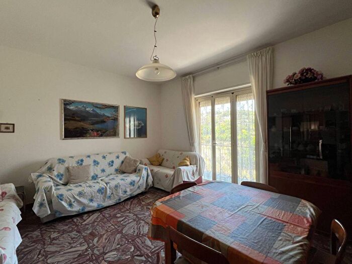 Appartamento trilocale in affitto in Via Nino Bixio, Gaeta