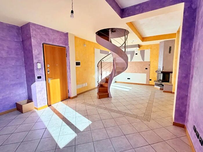 Appartamento trilocale in vendita in Via Martiri, Bellano