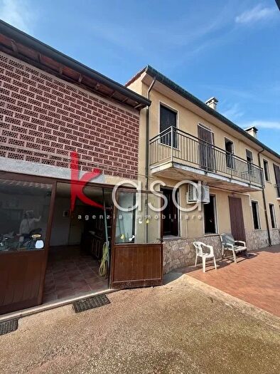 Casa con 7 locali in vendita in Via Pozzola, Lonigo