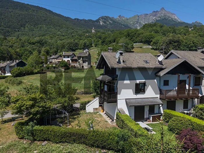 Appartamento quadrilocale in vendita in Locailtà La Rondola, Crodo