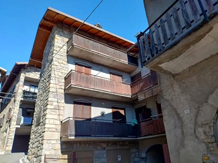 Appartamento trilocale in vendita in Via Garibaldi, Ossimo