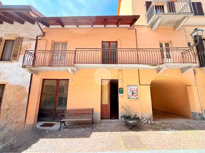 Casa con 6 locali in vendita in Via Cavour, Corio