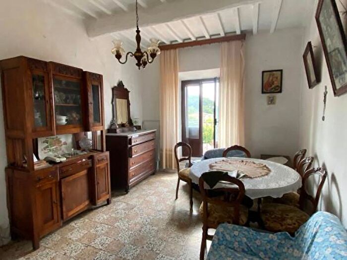 Appartamento con 6 locali in vendita in Semproniano