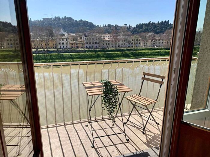 Appartamento con 6 locali in affitto in Lungarno Amerigo Vespucci, Borgo Ognissanti Il Prato, Firenze