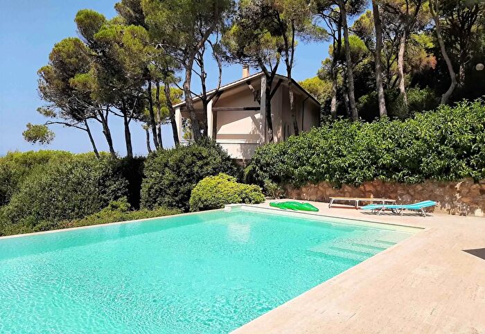 Casa con 8 locali in vendita in Rosignano Marittimo