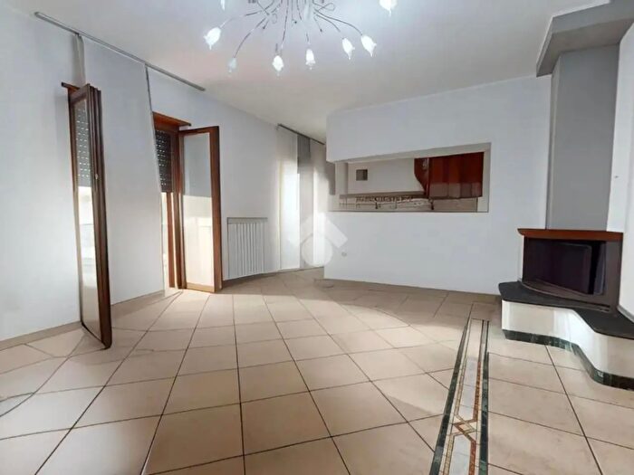 Appartamento trilocale in vendita in Via Scarafile, Latiano