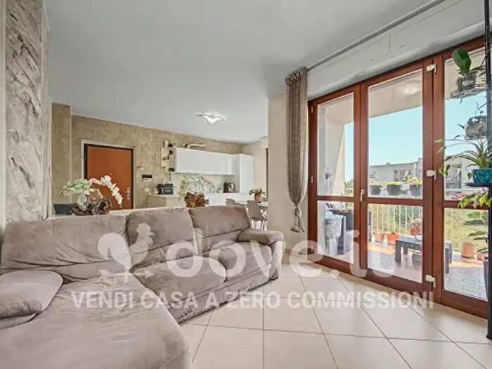 Appartamento trilocale in vendita in Via Umberto Giordano, Cologno Monzese