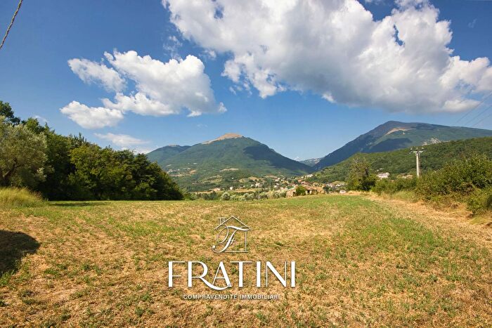 Casa con 8 locali in vendita in Via Collina, Civitella Del Tronto