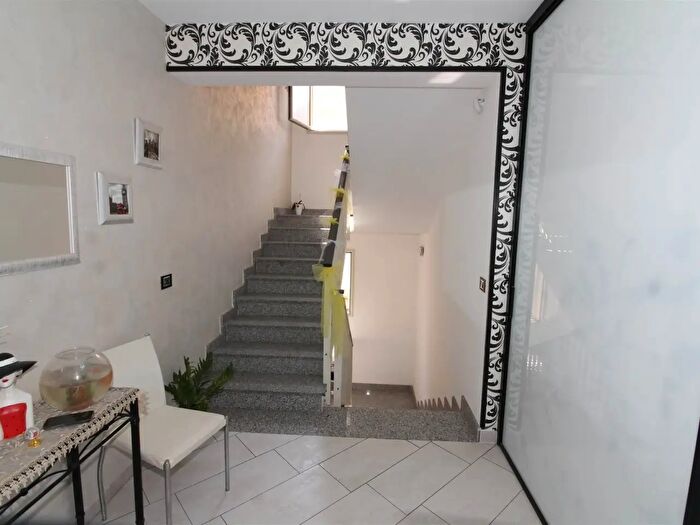 Casa con 6 locali in vendita in Via Carrubbazza, Lentini