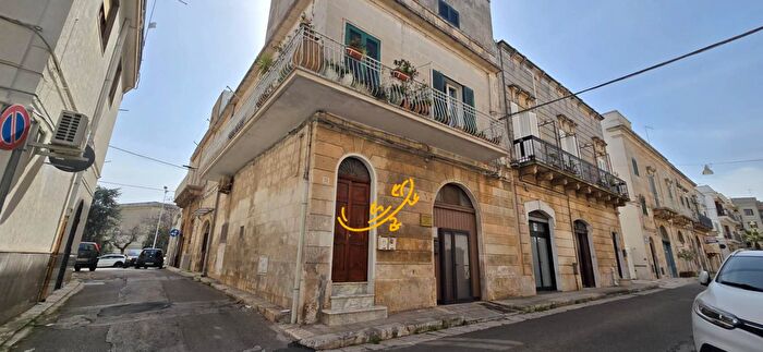 Appartamento con 5 locali in vendita in Via De Sanctis Francesco, Ostuni