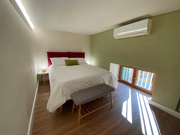 Appartamento bilocale in affitto in Via San Carlo alle Mortelle, Napoli