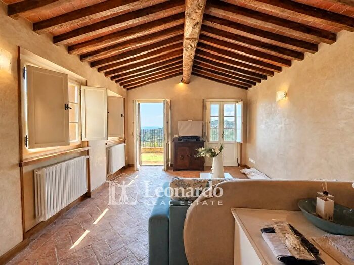 Casa con 10 locali in vendita in Via di Luciano, Massarosa