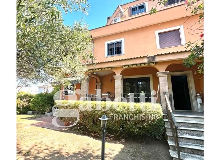 Casa quadrilocale in vendita in Via Ermanno Wolf Ferrari, Roma