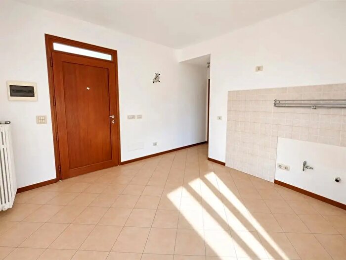 Appartamento bilocale in vendita in Via Vittorio Veneto, Azzate