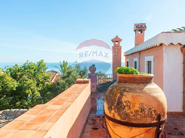 Appartamento trilocale in affitto in Via Ulisse, Vambolieri I, Aci Catena