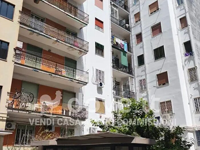 Appartamento quadrilocale in vendita in Via Diocleziano, Napoli