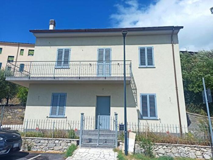 Casa con 6 locali in vendita in Viale Giuseppe Garibaldi, Castiglione Del Lago