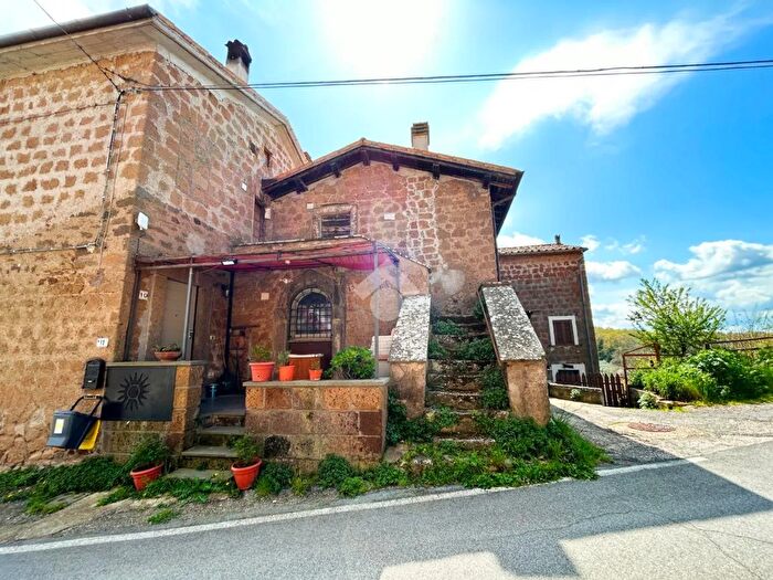 Appartamento trilocale in vendita in Via della Pietrara, Vetralla