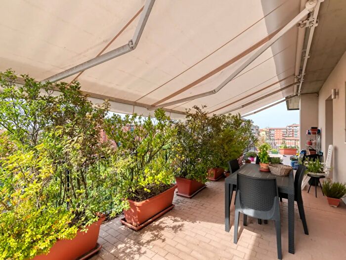 Appartamento trilocale in vendita in Via Abruzzo, Bologna